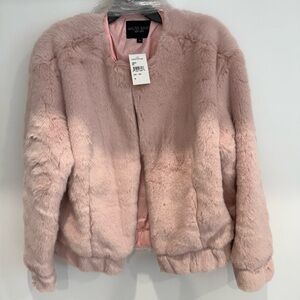 Walter baker
Beautiful Faux fur coat
